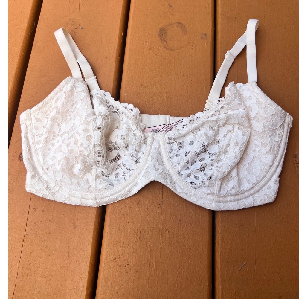 Victorias Secret‎ Body By Victoria White Lace Unlined Demi Bra 36DDD 360109-72Y
